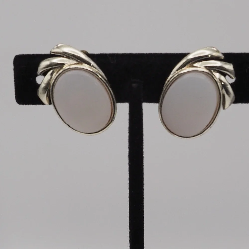 Vintage Coro Earrings White Thermoset Moonglow Cabochon Clip On Gold Tone Swirl